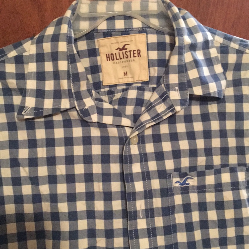 Like New. blue hollister button down